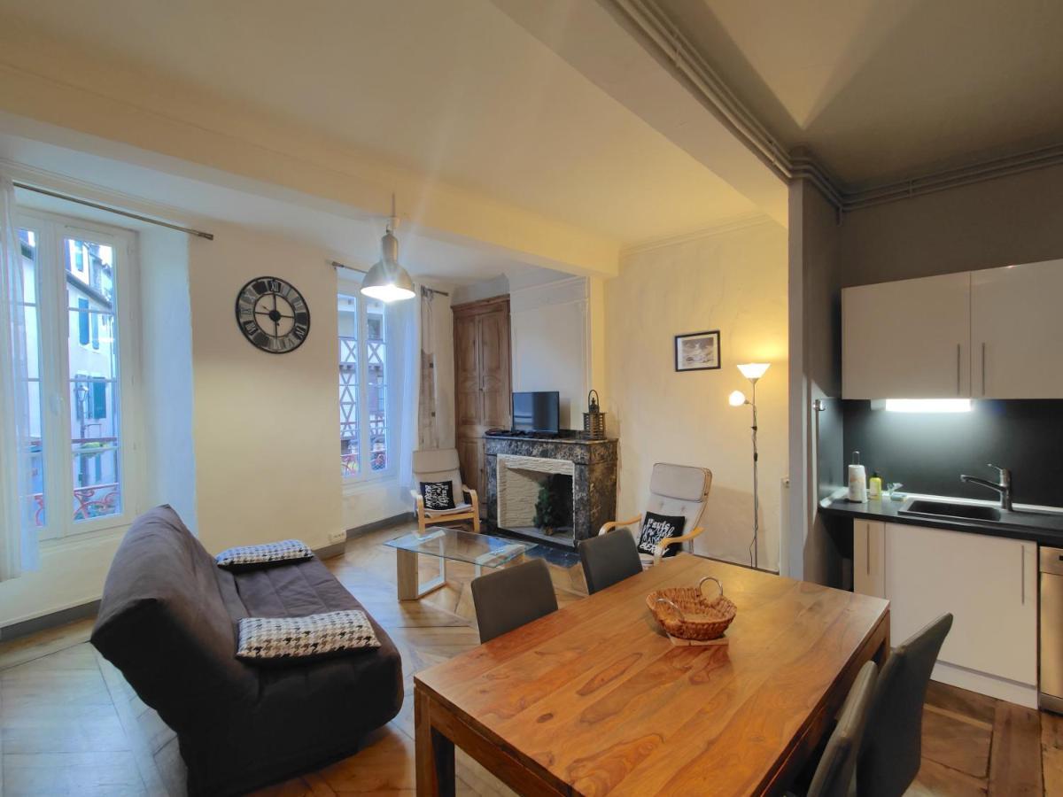 Appartement Centre-Ville Pour Sejour Et Cure Bagneres-de-Bigorre Luaran gambar
