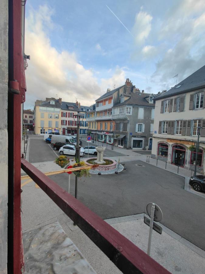 Appartement Centre-Ville Pour Sejour Et Cure Bagneres-de-Bigorre Luaran gambar