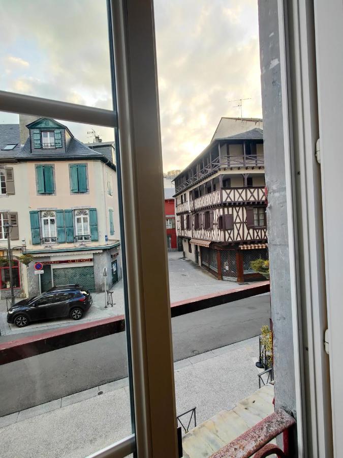 Appartement Centre-Ville Pour Sejour Et Cure Bagneres-de-Bigorre Luaran gambar